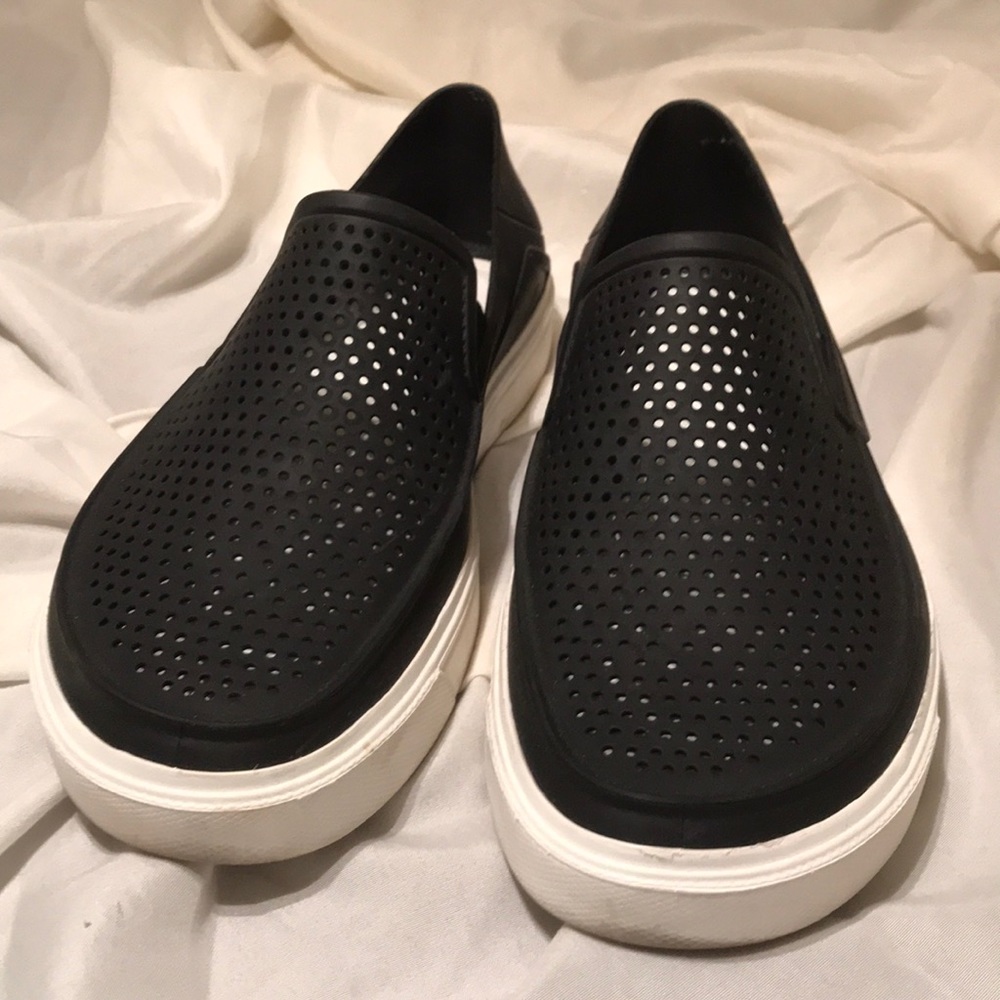 ****HOLD @abbylk Croc Women’s Roma Slip one-Size 9